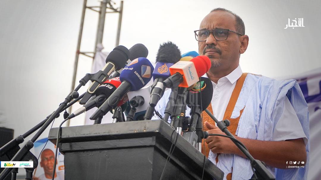 عبد السلام ولد حرمة رئيس حزب الصواب خلال مهرجان للمعارضة الموريتانية مساء اليوم (الأخبار)