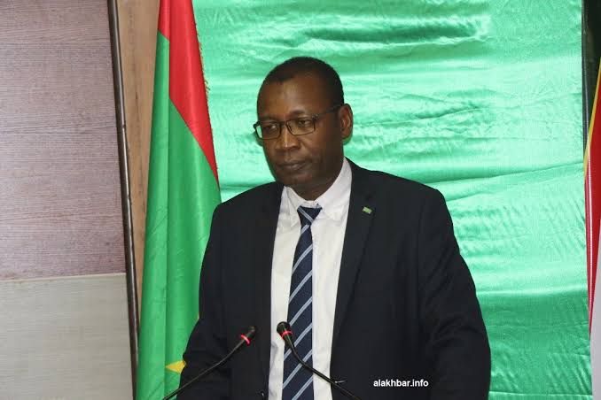 وزير التجارة والسياحة الموريتاني سيدي أحمد ولد محمد خلال مؤتمر صحفي سابق (الأخبار - أرشيف)