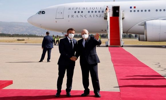 الرئيسان الجزائري عبد المجيد تبون والفرنسي إيمانويل ماكرون 