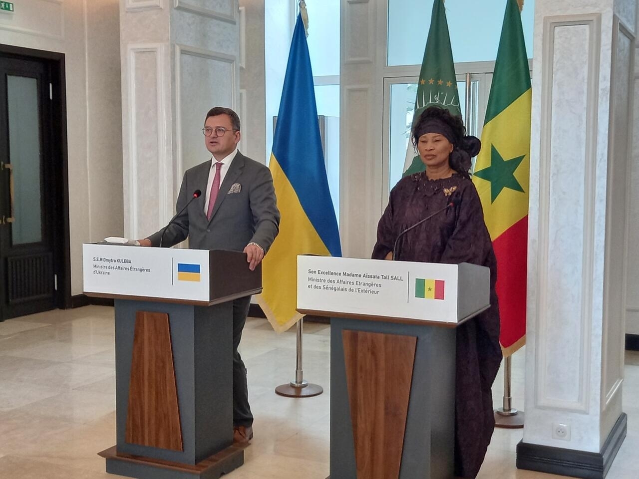 وزيرة الخارجية السنغالية ونظيرها الأوكراني خلال مؤتمر صحفي مشترك بداكار 