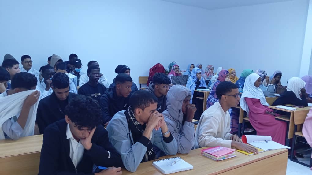 جانب من حضور احدى كليات الجامعة اليوم في أول حصة/ الأخبار