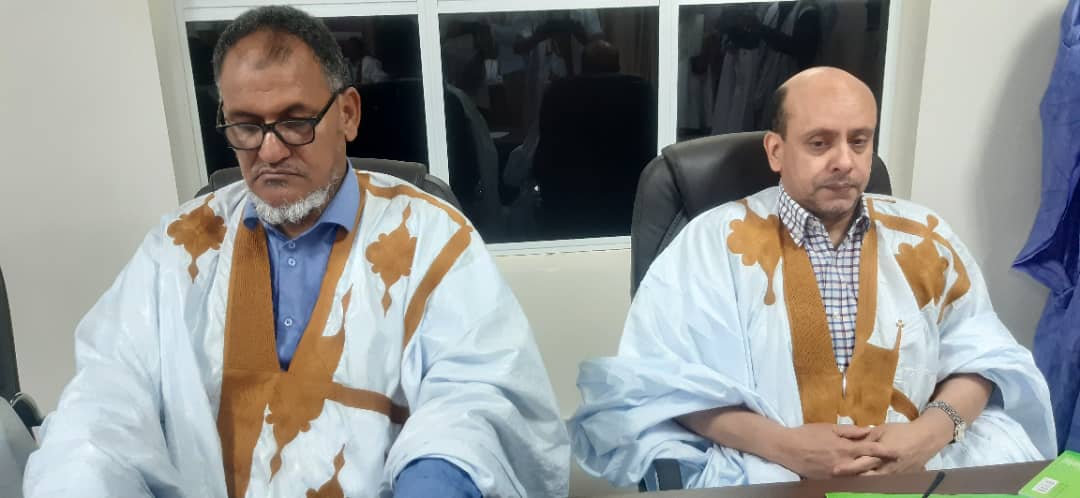 من اليمين نائب رئيس الجهة محمد يل عبد السلام إلى جانب المستشار القطب لمات/ الأخبار