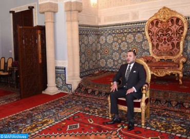 ملك المغرب محمد السادس خلال استلام أوراق عدد من السفراء بينهم السفير الموريتاني