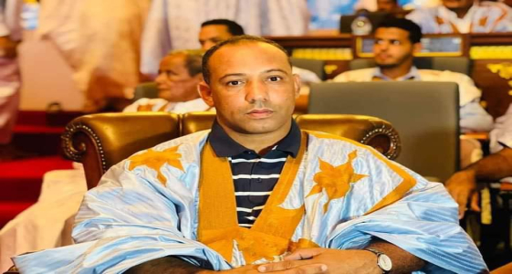 عضوُ المكتب السياسي لحزب الإنصاف الحاكم ورئيس لجنته الشبابية المصطفى ولد باب