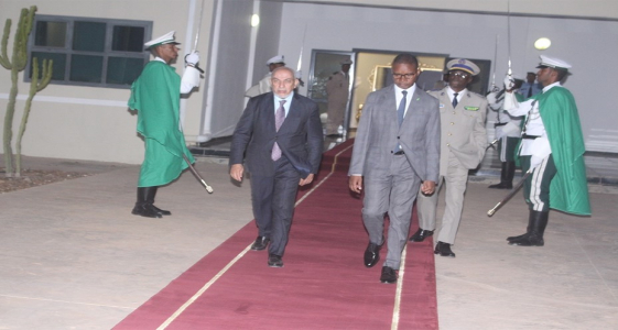 الوزير الأول محمد ولد بلال في مطار نواكشوط متوجها إلى مدينة دالاس الأمريكية (وما)