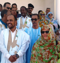 في الوسط النائب الأول لرئيس الجهة محمد علال المحجوب تليه النائب الثاني مريم بنت سيد عالي فالنائب الثالث الشيخ الكبير بوسيف