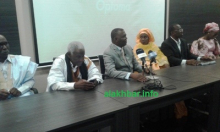 جانب من المؤتمر الصحفي الذي عقده النائب البرلماني بيرام ولد أعبيدي الليلة في نواذيبو/ الأخبار