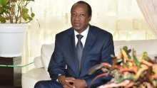 الرئيس البوركيني السابق ابليز كومباوري المقيم بالمنفى في ساحل العاج.