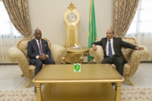 الرئيسان الموريتاني محمد ولد عبد العزيز والبيساو غيني جوزي ماريو فاز.