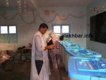 جانب من تصويت أحد المواطنين في نواذيبو / أرشيف الأخبار