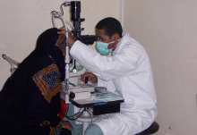 أحد أطباء مستشفى بو عماتو للعيون في نواكشوط 