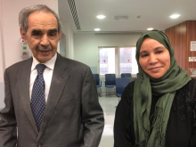 الصحفية عيشه سيد أحمد قالت إن ولد الطايع وافق على التقاط الصور ولم يكن مستعجلا وإن ابنتها إيمان المختار هي من التقطت الصورتين.