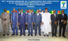 قادة الدول الأعضاء بالاتحاد الاقتصادي والنقدي لغرب إفريقيا خلال اجتماع سابق