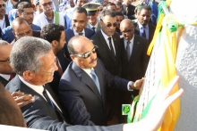 الرئيس الموريتاني محمد ولد عبد العزيز خلال تدشين المركز الاستشفائي (وما)