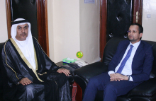 وزير الشؤون الإسلامية خلال لقائه الأربعاء مع السفير الإماراتي في موريتانيا عيسى عبد الله مسعود الكلباني (وما)