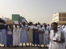 جانب من وقفة طلاب المركز اليوم الخميس أمام وزارة الشؤون الإسلامية والتعليم الأصلي