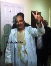 الرئيس الموريتاني محمد ولد عبد العزيز بعيد تصويته في نواكشوط (الأخبار)