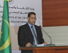 وزير الاقتصاد والمالية المختار ولد اجاي خلال مؤتمر صحفي سابق له (الأخبار - أرشيف)