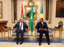 الرئيس الموريتاني محمد ولد الغزواني والرئيس الكونغولي دنيسا سو انغيسو خلال لقائهما مساء الجمعة (وما)