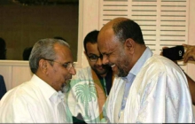 رئيس حزب "تواصل" السابق محمد جميل ولد منصور مع رئيسه الجديد محمد محمود ولد سيدي 