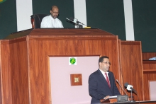 ولد الحاج الشيخ خلال ترأسه جلسة للبرلمان الموريتاني الثلاثاء الماضي (وما)