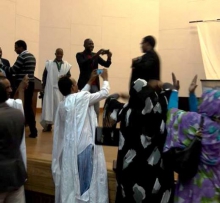ولد حرمة الله خلال تصويته في انتخابات نقابة الصحفيين الموريتانيين