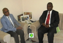 السفير الغامبي في نواكشوط مع وزير الصحة الموريتاني (وما)
