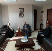 وزير الخارجية الموريتاني إسماعيل ولد الشيخ أحمد خلال لقائه مع السفير السعودي اليوم (وما)