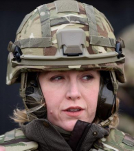 بيني مور دونت: وزيرة الدفاع البريطانية