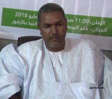 عمدة بلدية انصفني بولاية الحوض الغربي سيداتي ولد ميني خلال حديثه في ندوة جمعية حماية المستهلك (الأخبار)