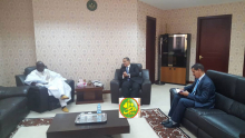 وزير الخارجية خلال لقائه السفير السنغالي في نواكشوط (وما)