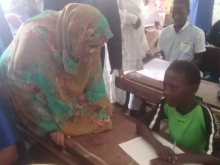 وزيرة التهذيب داخل أحد مراكز الامتحان في نواكشوط 