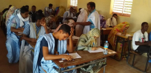 تلاميذ داخل أحد فصول الامتحان صباح اليوم في نواكشوط