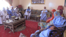 أعضاء الكتلة الشبابية خلال لقائهم مع المرشح للرئاسيات سيدي محمد ولد ببكر