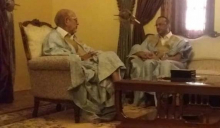 المرشح ولد ببكر خلال لقائه مع الرئيس السابق سيدي محمد ولد الشيخ في نواكشوط