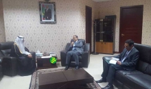 وزير الخارجية إسماعيل ولد الشيخ أحمد خلال لقائه مع السفير السعودي في نواكشوط هزاع بن زبن بن ضاوي المطيري (وما)