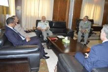 الوفد العسكري المصري خلال لقائه مع قائد الأركان العامة للجيوش بموريتانيا