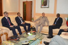 وزير الدفاع جالو مامادو باتيا خلال لقائه مع الوفد العسكري المصري