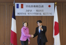وزيرة الجيوش الفرنسية ونظيرها الياباني.