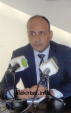 رئيس المنطقة الحرة محمد ولد الداف أثتاء حديثه للصحفيين مساء اليوم / تصوير الأخبار