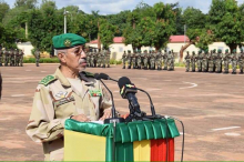 وزير الدفاع الموريتاني الجنرال حننا ولد سيدي لدى استعراض إنجازاته على رأس قوة الساحل