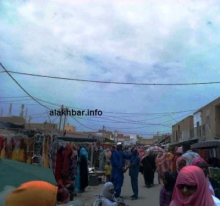 مدخل السوق المركزي وهو يعج بحركة المتسوقين/ تصوير الأخبار