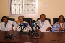 قادة المعارضة خلال مؤتمر صحفي مساء اليوم (الأخبار)