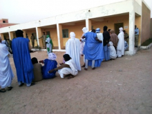 جانب من الطوابير أمام مكاتب التصويت في نواذيبو / تصوير الأخبار