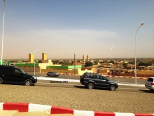منظر لجانب من مدينة كيهيدي من أمام مباني الولاية في المدينة جنوبي موريتانيا (الأخبار)