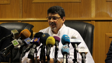 رئيس حزب الاتحاد من أجل الجمهورية سيدي محمد ولد محم خلال المؤتمر الصحفي اليوم (الأخبار)