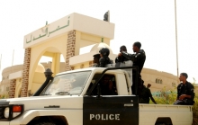 أفراد من الشرطة الموريتانية أمام مدخل قصر العدل في نواكشوط الغربية (الأخبار - أرشيف)