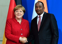الرئيس النيجري محمدو إسوفو والمستشارة الألمانية أنجيلا ميركل