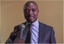 إيمانويل رامازاني شاداري: نائب الوزير الأول الكونغولي، المكلف بالاتصال في الحكومة.
