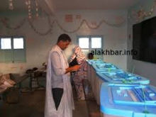 جانب من تصويت أحد المواطنين في نواذيبو / أرشيف الأخبار